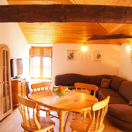 Patio Canario * 阿罗纳