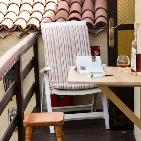 Patio Canario 阿罗纳